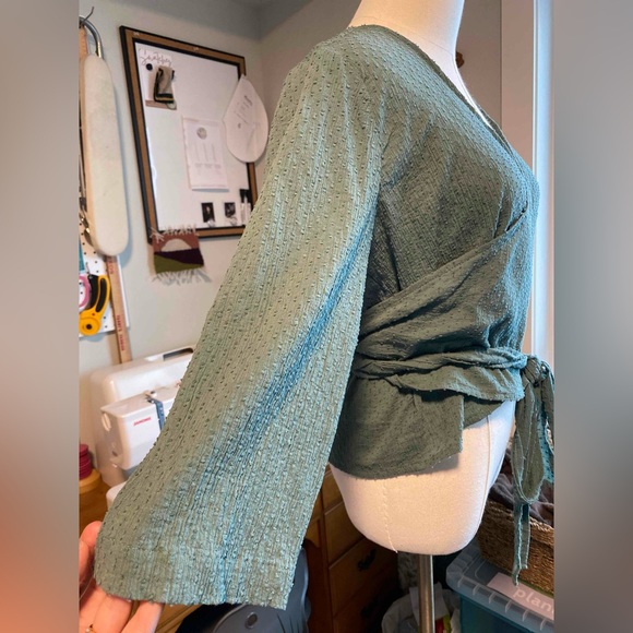 Wrap top with 3/4” sleeves green cotton blouse - Picture 3 of 12